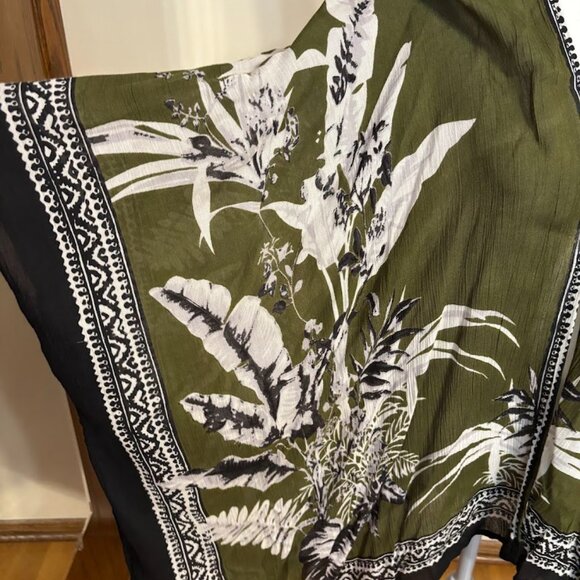 VINCE CAMUTO Green/White Floral Kimono Wrap Open Front Boho Cover Up One Size - Picture 5 of 10